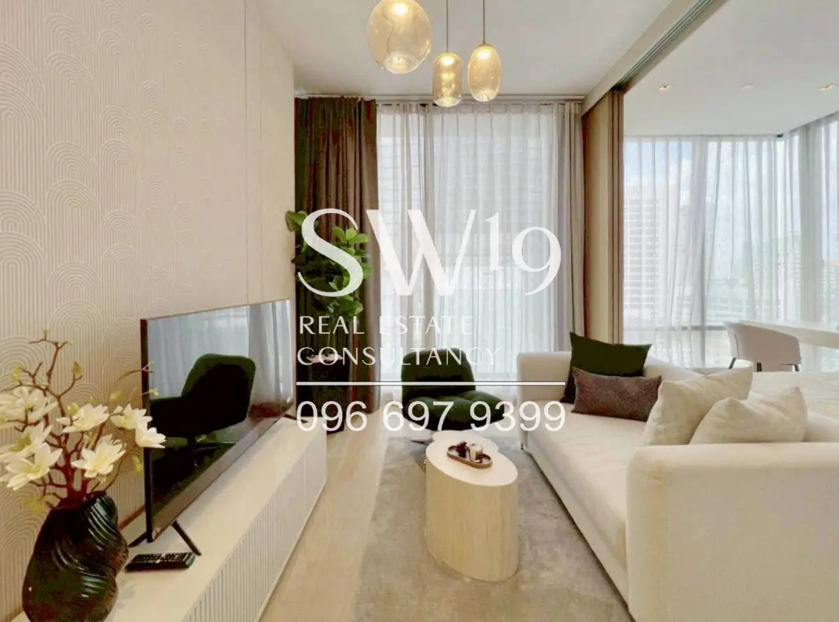 Ashton Silom (JJ2048)