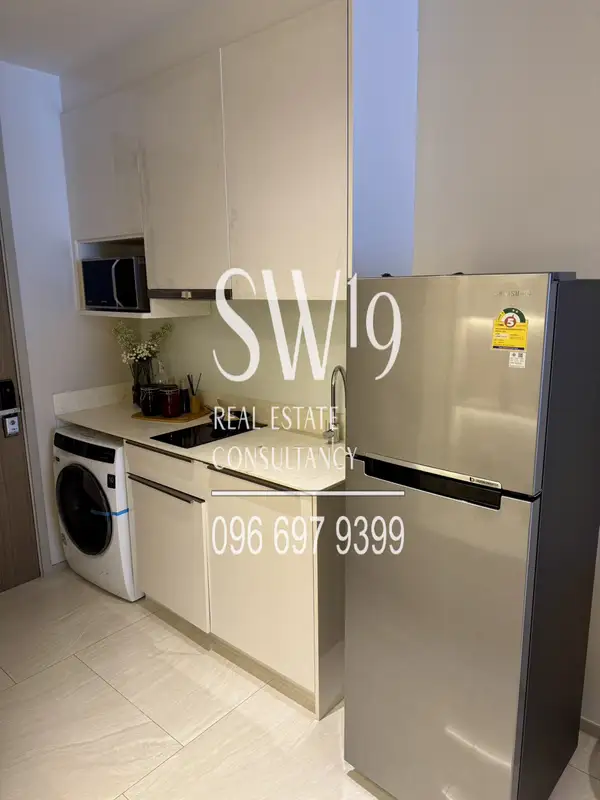 Ashton Silom (JJ2048) - 5