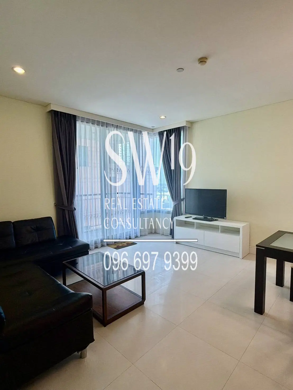 Aguston Sukhumvit 22 (JJ0093)