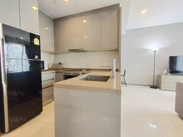 M Silom (JJ0893)