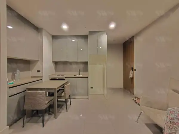 M Silom (JJ0922) - 2