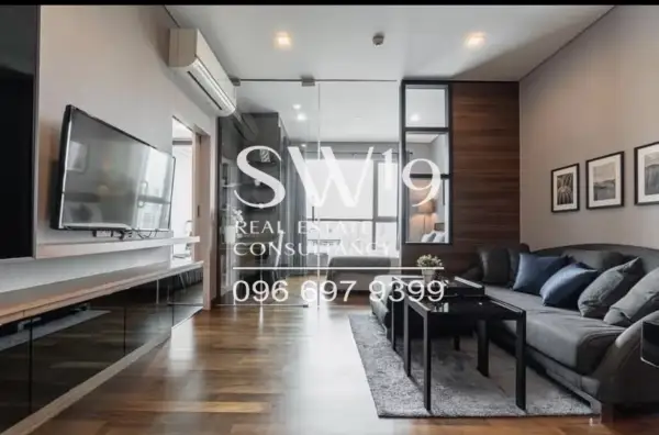 IVY THONGLOR (JJ1347) - 2