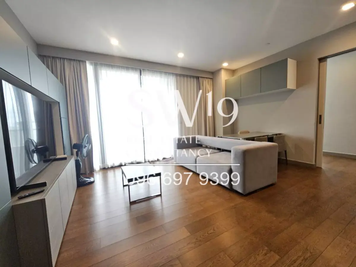 M Silom (JJ1568)