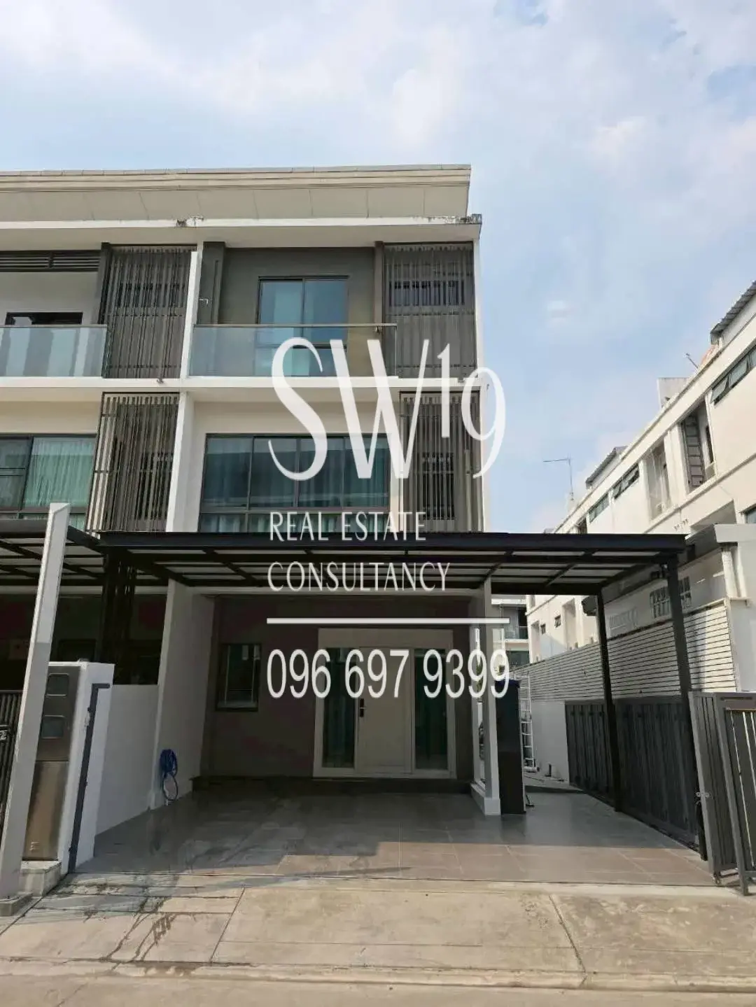 เดอะ แลนด์มาร์ค เอกมัย-รามอินทรา (JJ1681)