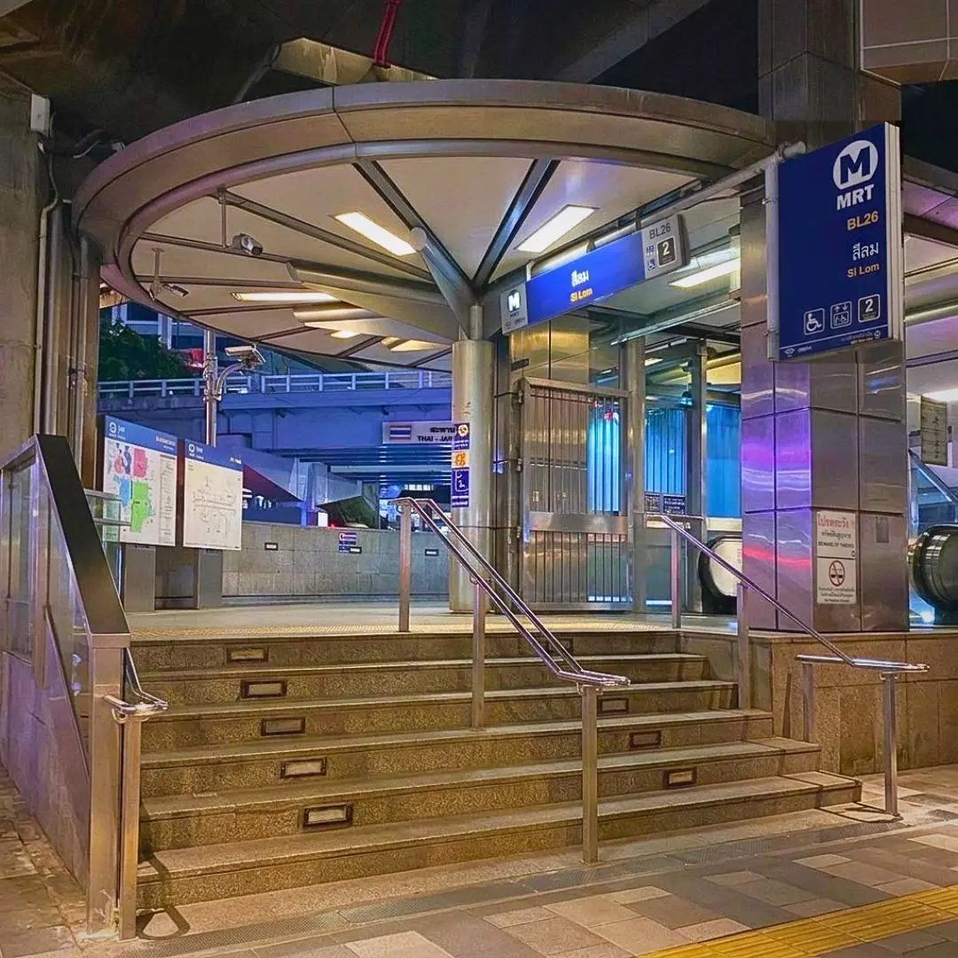 1778329374_MRT_Silom.webp