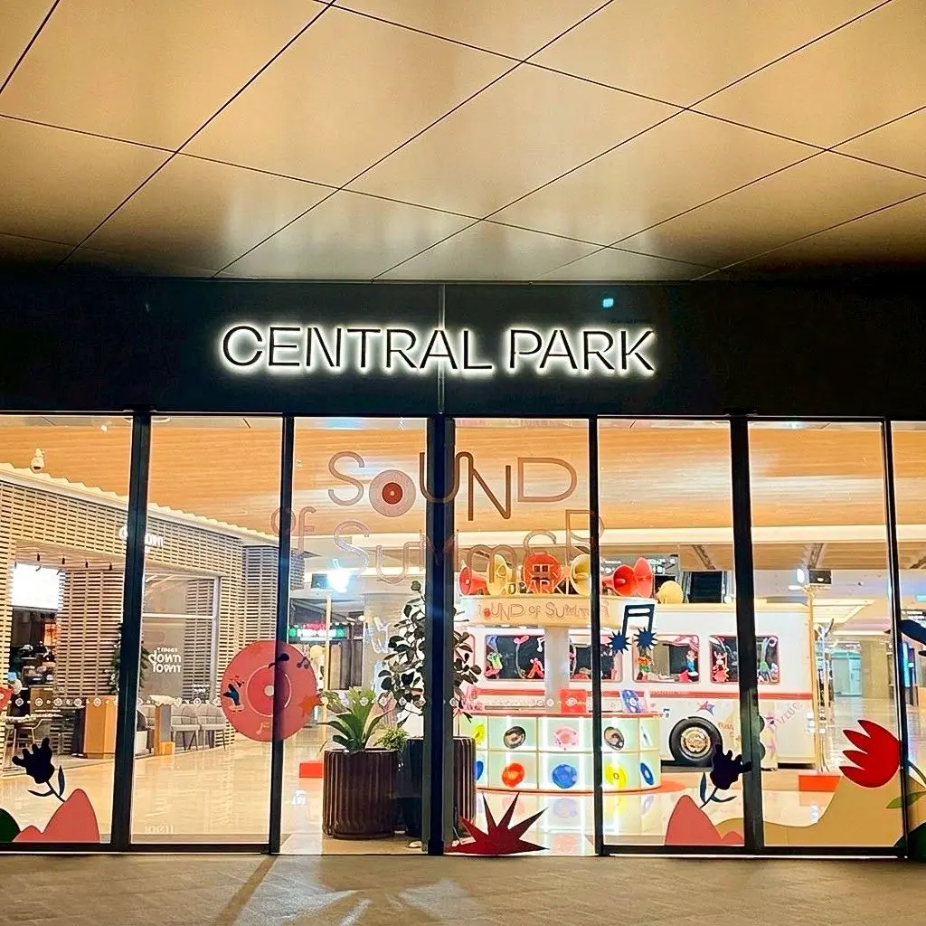 1778329698_Dusit_Central_Park.webp